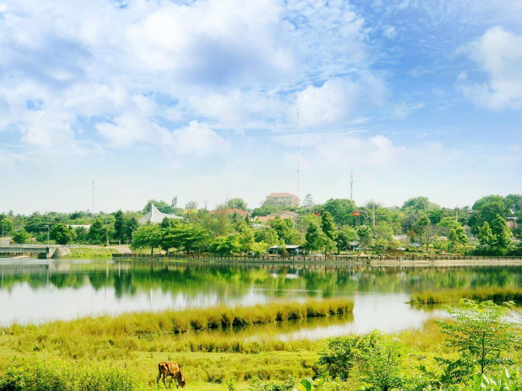 Vẻ Đẹp Hùng Vĩ và Thơ Mộng Của Hồ Sông Hinh Phú Yên